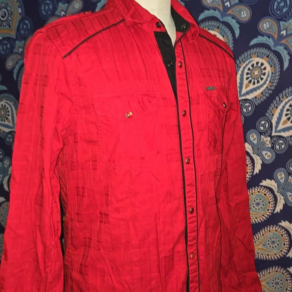 Guess Jeans Red Graphic Tee - Picture 6 of 7